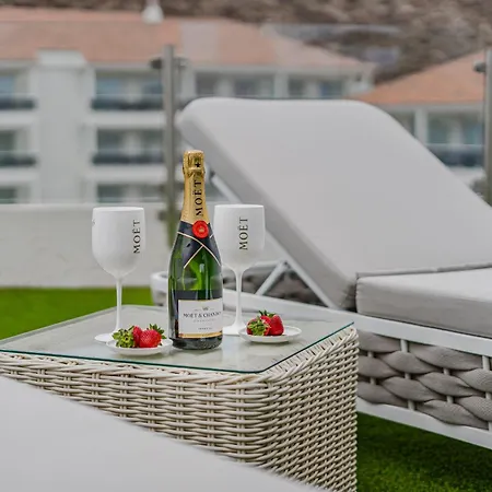 Exclusive Penthouse - 85m Pool - Private Garage - 3 Terraces Lägenhet *