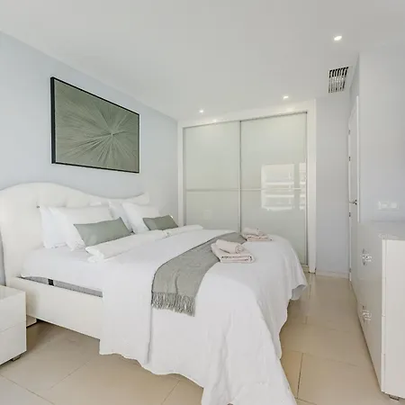 Lägenhet Exclusive Penthouse - 85m Pool - Private Garage - 3 Terraces *
