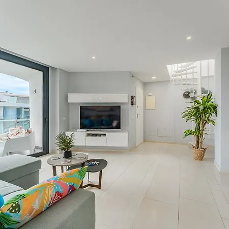 Exclusive Penthouse - 85m Pool - Private Garage - 3 Terraces Lägenhet *